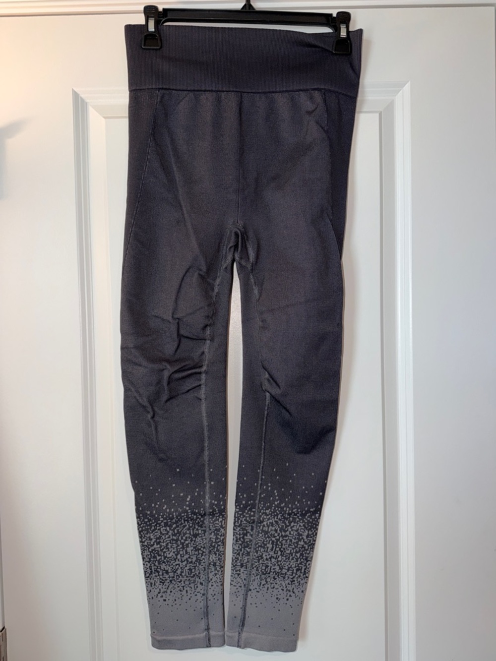 Prozis Black to Gray Ombre Leggings with Dotted Ankles